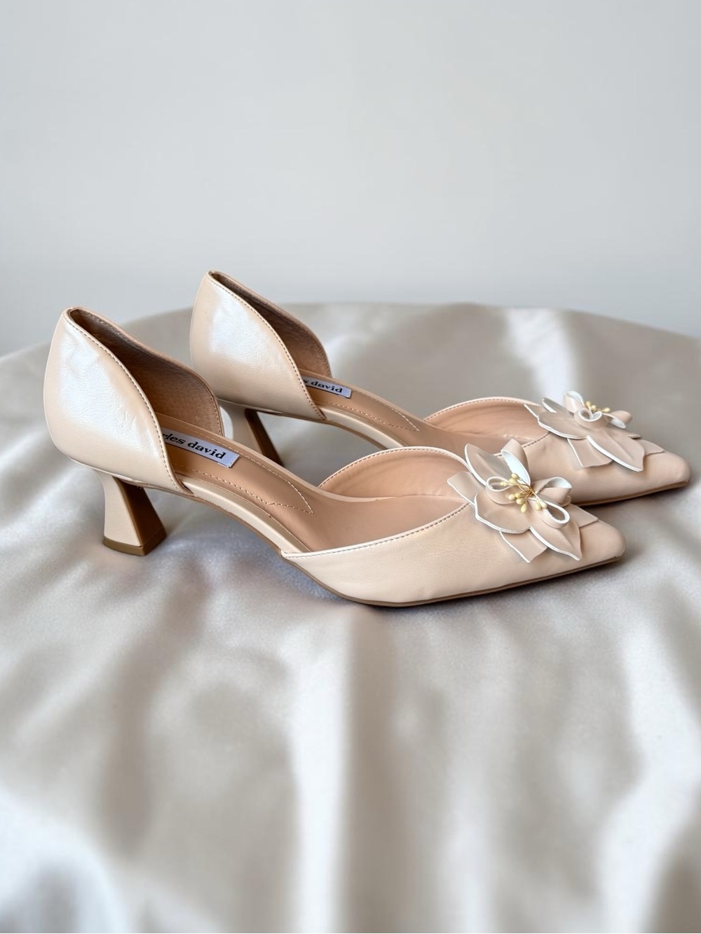 NWT Women’s Pearl Beige Pumps